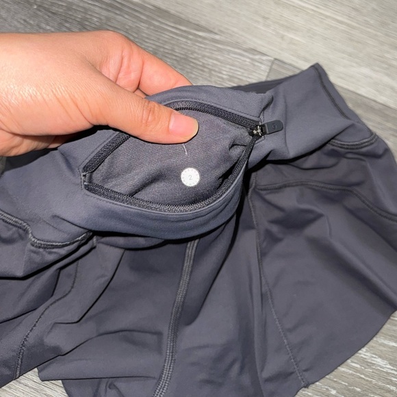 Lululemon Chase me shorts side 2 - Picture 6 of 7